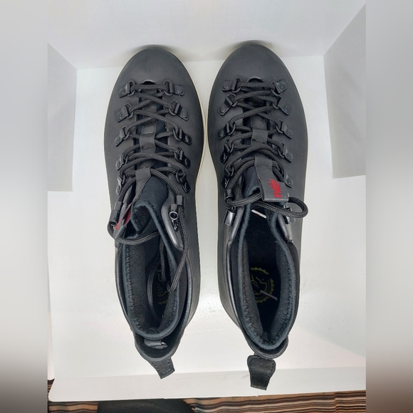 NATIVE BOOTS - Size 11 - Picture 7 of 7